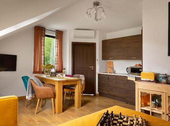 Apartamenty U Harrego I Przy Stawie Spa Z Klimatyzacja, Balia, Sauna, Ogrodem I Parkingiem Kudowa Zdroj Exterior photo